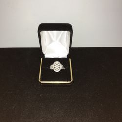 33498-1 10KT WHITE GOLD LDS OVAL HALO DESIGN DIAMOND CLUSTERED RING 