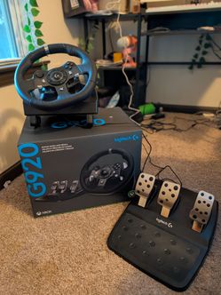 Logitech G920 Racing Wheel and Pedals
