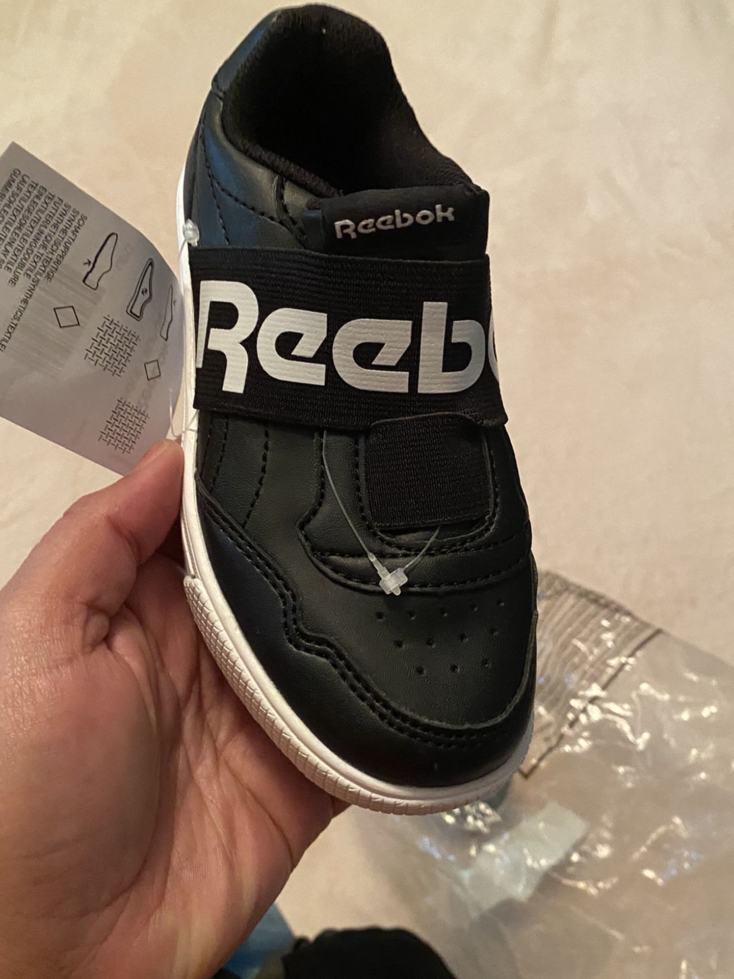 Zapato De Niños Size 10/2 Reebok