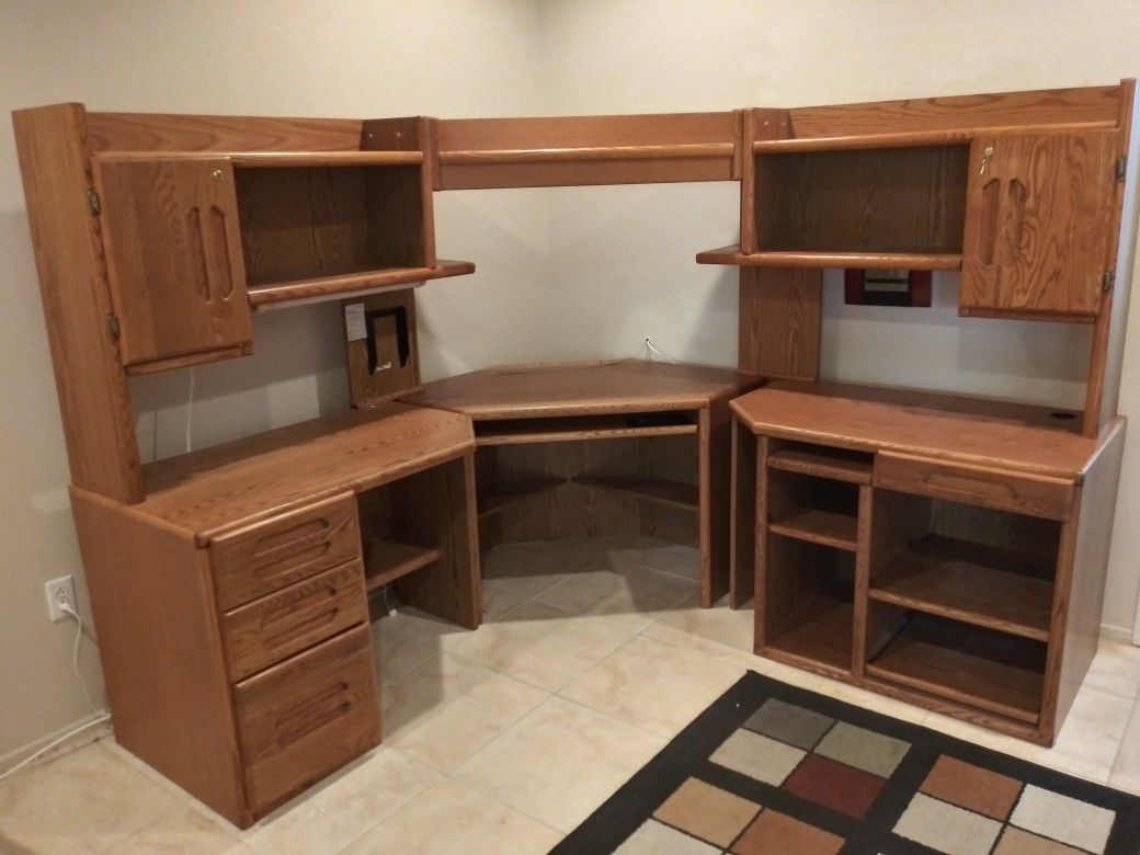 DRG ESTATE SALES.........3 PC. OFFICE DESK