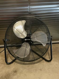 Utilitech  20-in 3-Speed Indoor Black Floor Fan