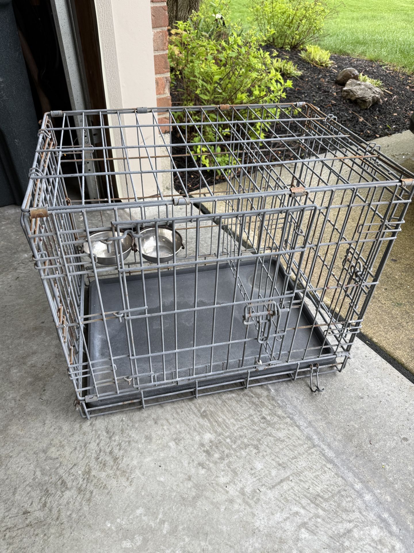Small Dog Or Cat Crate With Food And Water Bowls. Size 24x19x20”.  