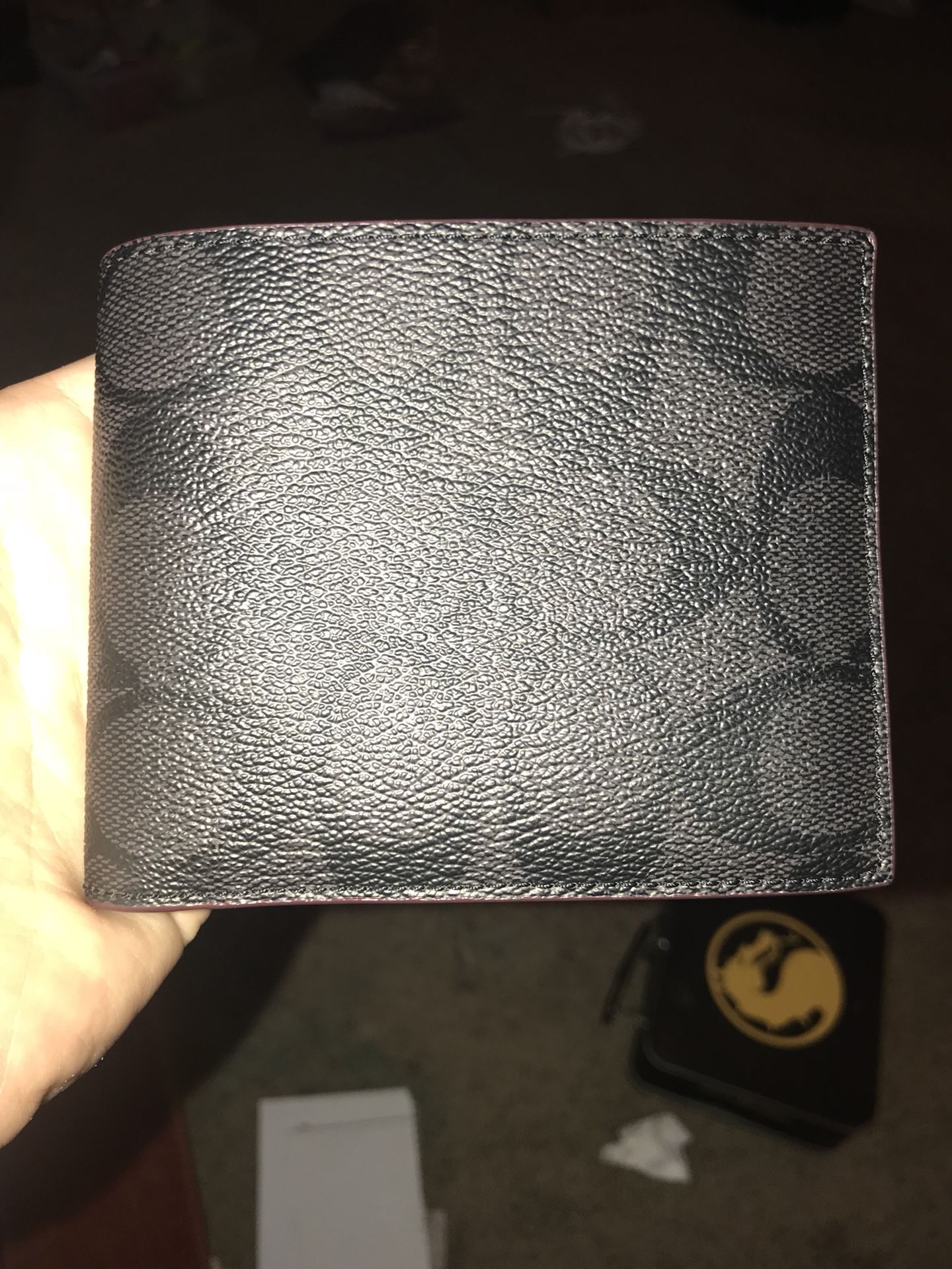 Coach New York Black Soft Leather Wallett, and KeyChain. Was aprox 215$ for just these. Will let go for 115$ Have keot it in a drawer storing cards i