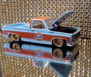 HOT WHEELS