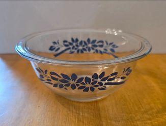 Vintage / Antique   - Small Glass Pyrex Bowl Cornflower Blue Floral Ribbons #322
