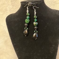 Emerald And Black Necklace And Earrings Set