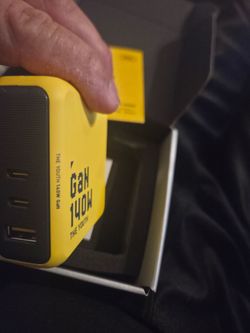 Cargador 140W AOHI F  fast charging