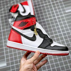 Jordan 1 Black Toe 2
