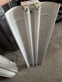Free!! Fluorescent Shop Lights 4 Ft With Bulbs