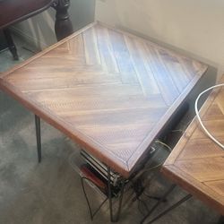 2 Side Tables 