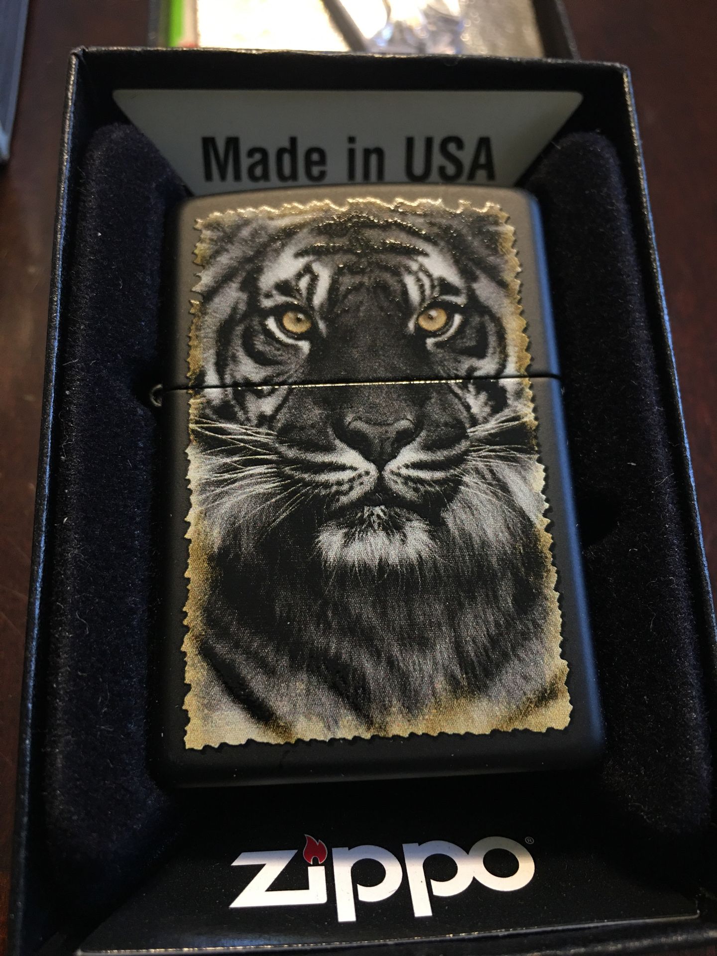 New ZIPPO TIGER LIGHTER WITH FLINTS !