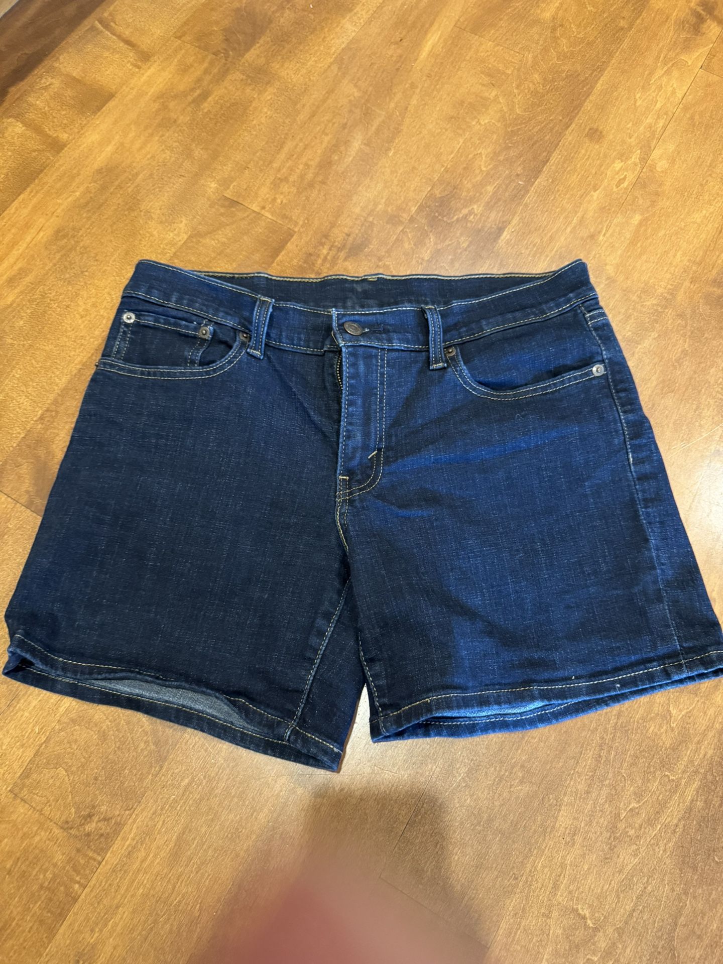 Woman’s Levi’s Bermuda Shorts