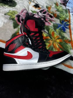 Air Jordan 1 Mid Bred Toe