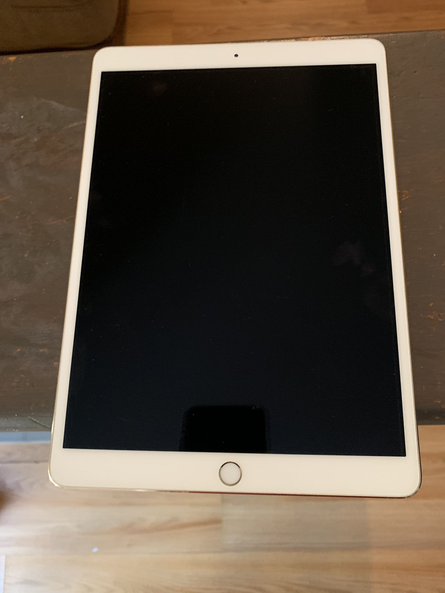 Apple iPad Pro 10.5 inch screen 64gb