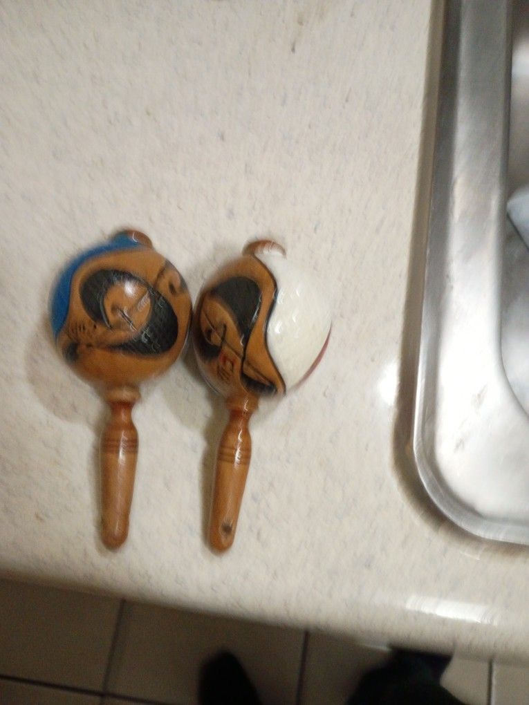 Treble Cleft Cuban Maracas