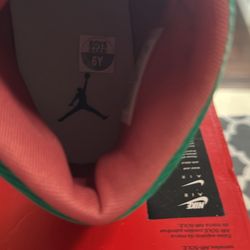 Jordan 1 Mid SS Six Championships