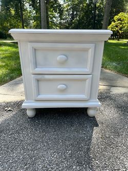 White 2-Drawer Nightstand with Bun Feet