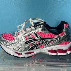 Pink asics (brand new )(never worn)