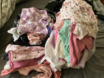 Free baby girl, clothes, 6 to 12 months