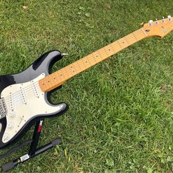 Fender Stratocaster w/maple neck