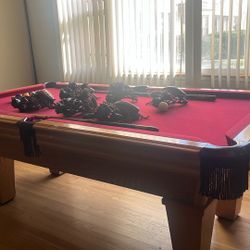 Nice 7’ American Heritage Pool Table 
