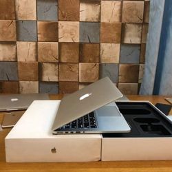 Apple Laptop Macbook pro 13 Inch 