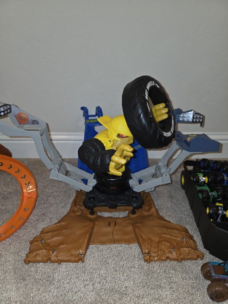 Hot Wheels Gorilla Tracks