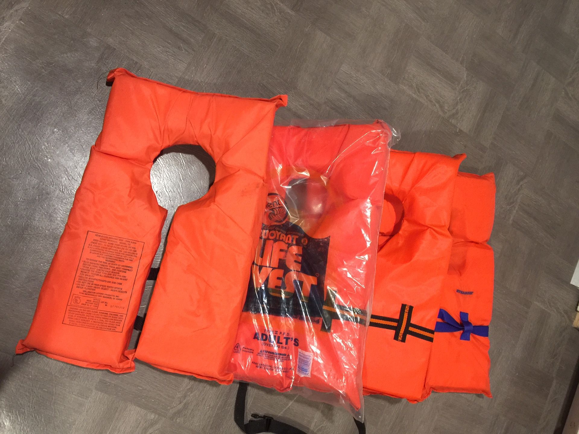 Life jackets 4 pcs.