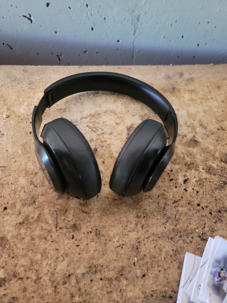 Beats Wireless Studio 3 Headhones
