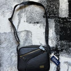 Black sling crossbody bag white mountain