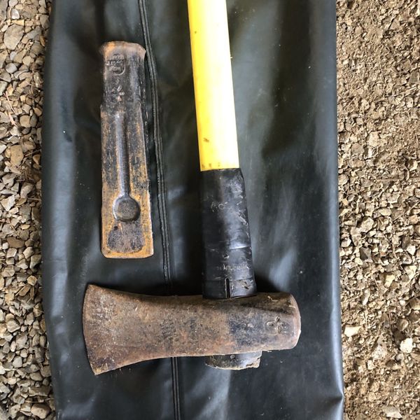 Splitting Maul and wedge with reinforced Handle 9lb for Sale in Woodinville, WA - OfferUp
