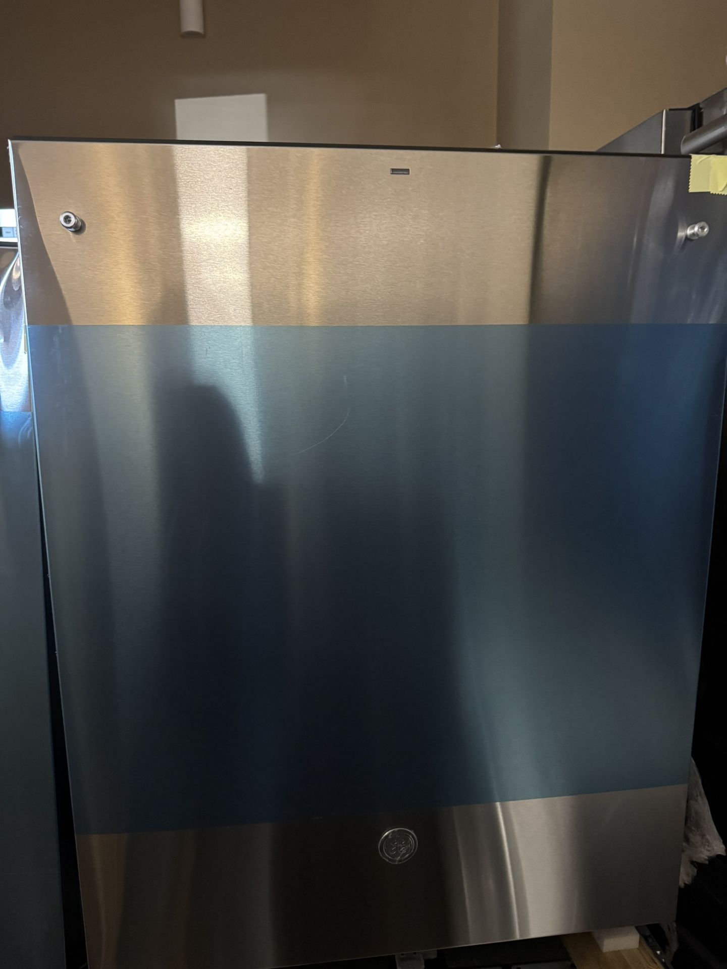 GE Dishwasher 349$