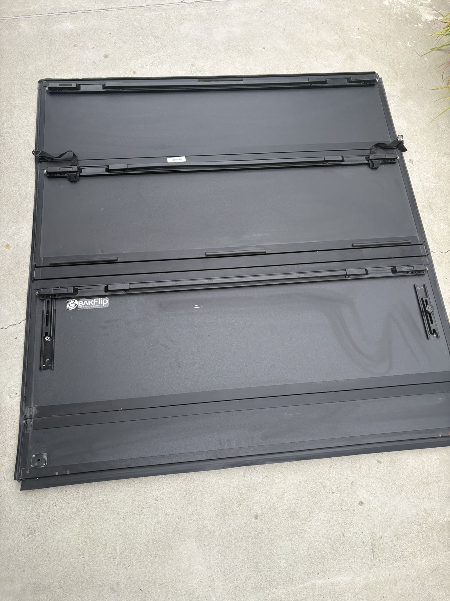 2025 RAM Short Bed Bakflip Aluminum Bed Cover