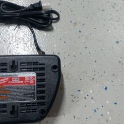  Milwaukee M12 Charger 