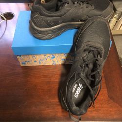 Tennis Shoes
