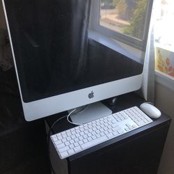 IMAC  Desktop Computer with Apple Keyboard and Mouse!