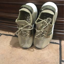 Adidas  Size 4 In Great Condition Only Used 3 Times