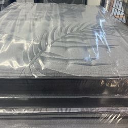 QUEEN SIZE SEALY POSTUREPEDIC MATTRESS & BOX SPRING BED SET