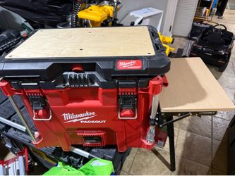 Milwauke box with table top and milwaukee tools inside