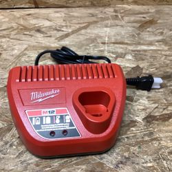 Milwaukee M12 Charger