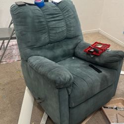 Free Recliner Needs Some Cleaning 