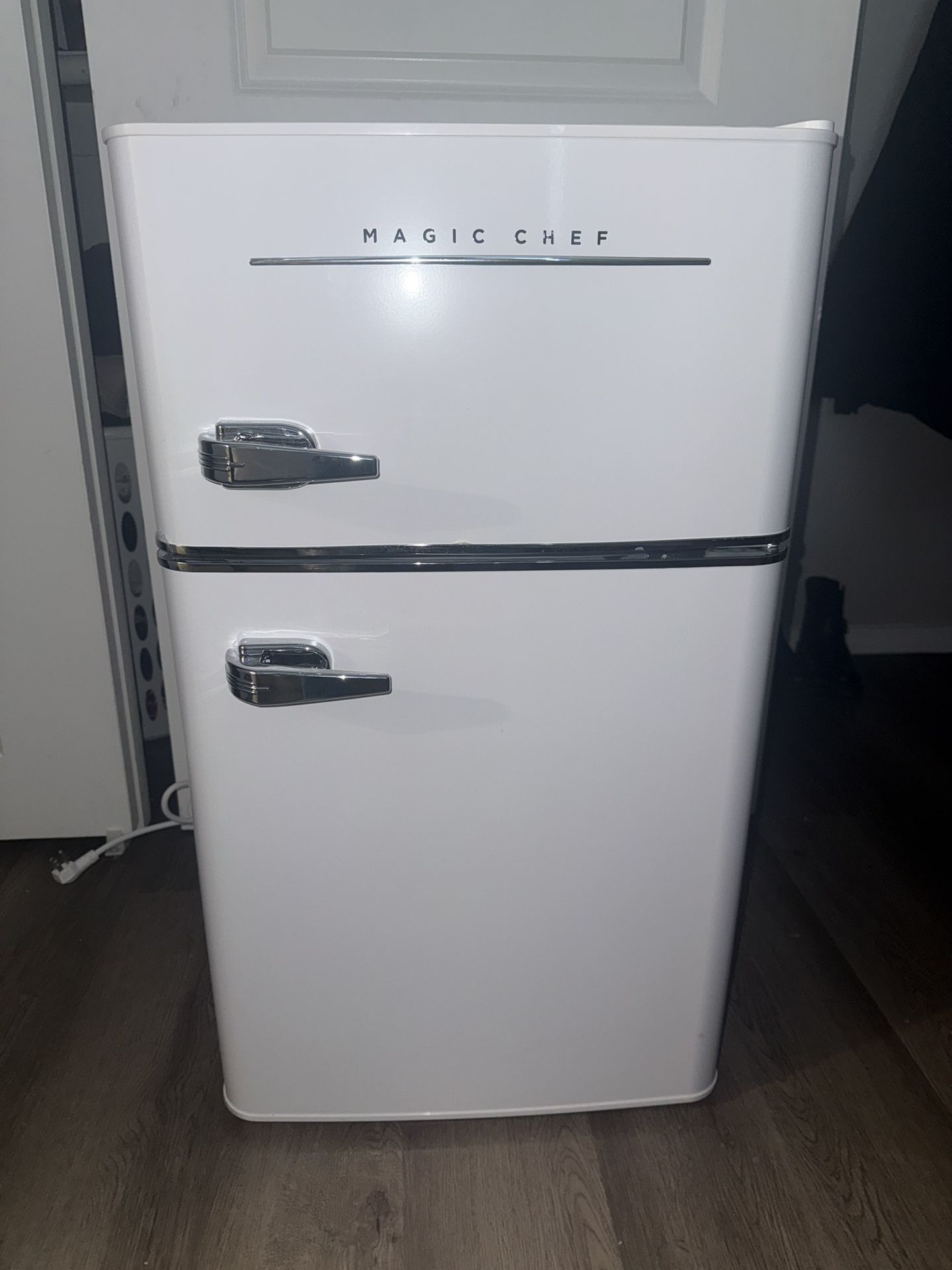 Retro 3.2 Cu Ft 2 Door Mini Fridge 