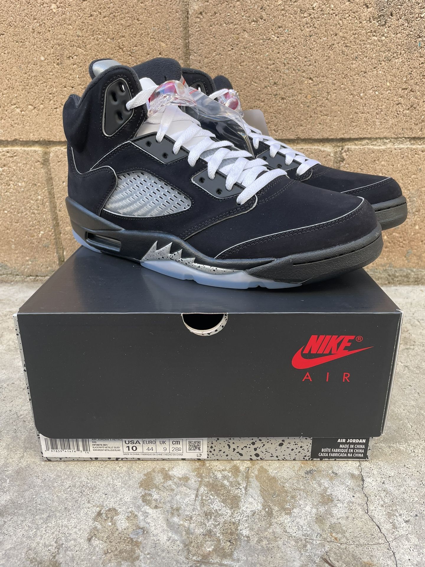 Air Jordan 5 Black Metallic Reimagined