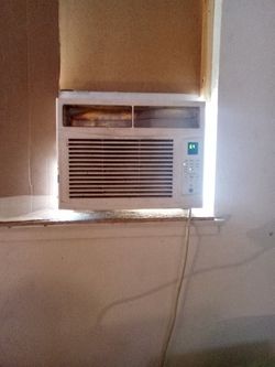 HAIER Window Air Conditioner 