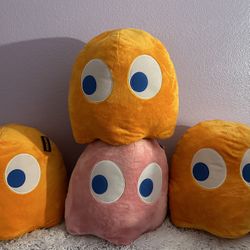 Pac-Man Plushy 