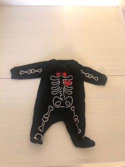 Skeleton onesie 0-3 months