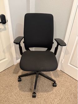 Great Condition Steelcase Adjustable Office Chair