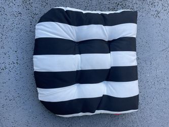 Brand New Patio Chair Cushions (4 Of Them)