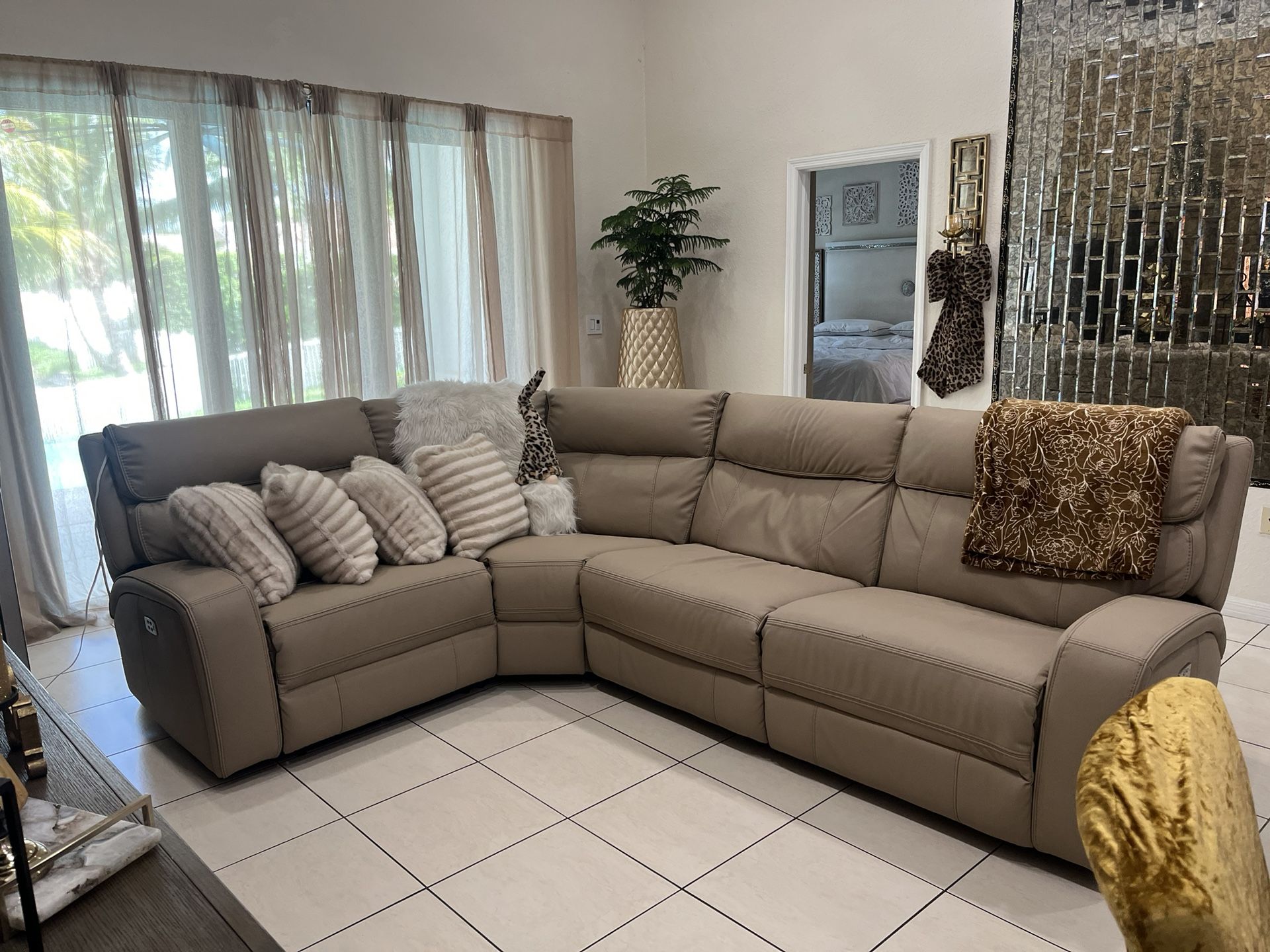 RECLINING SECTIONAL SOFA