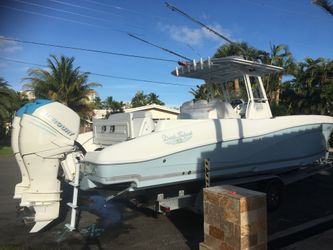 Deep Impact 33’ 2009 Twin Mercury Verados 275 HP 450 hours
